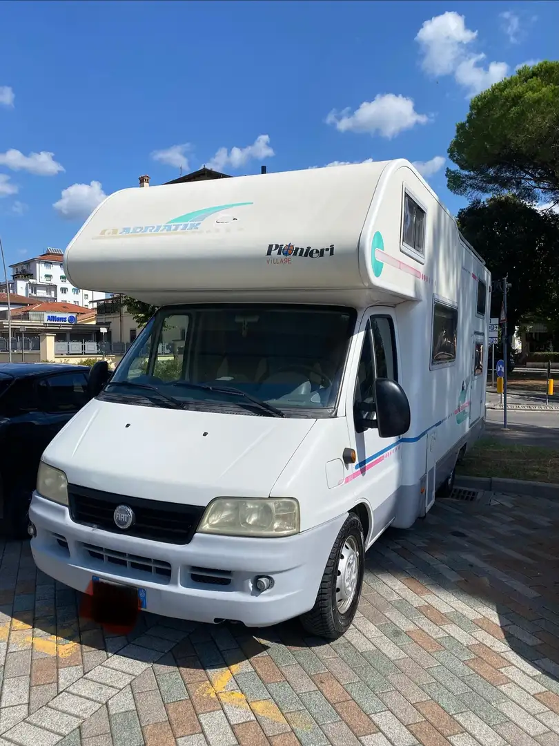 Caravans-Wohnm Adria Coral 670 DK mansardato - 1
