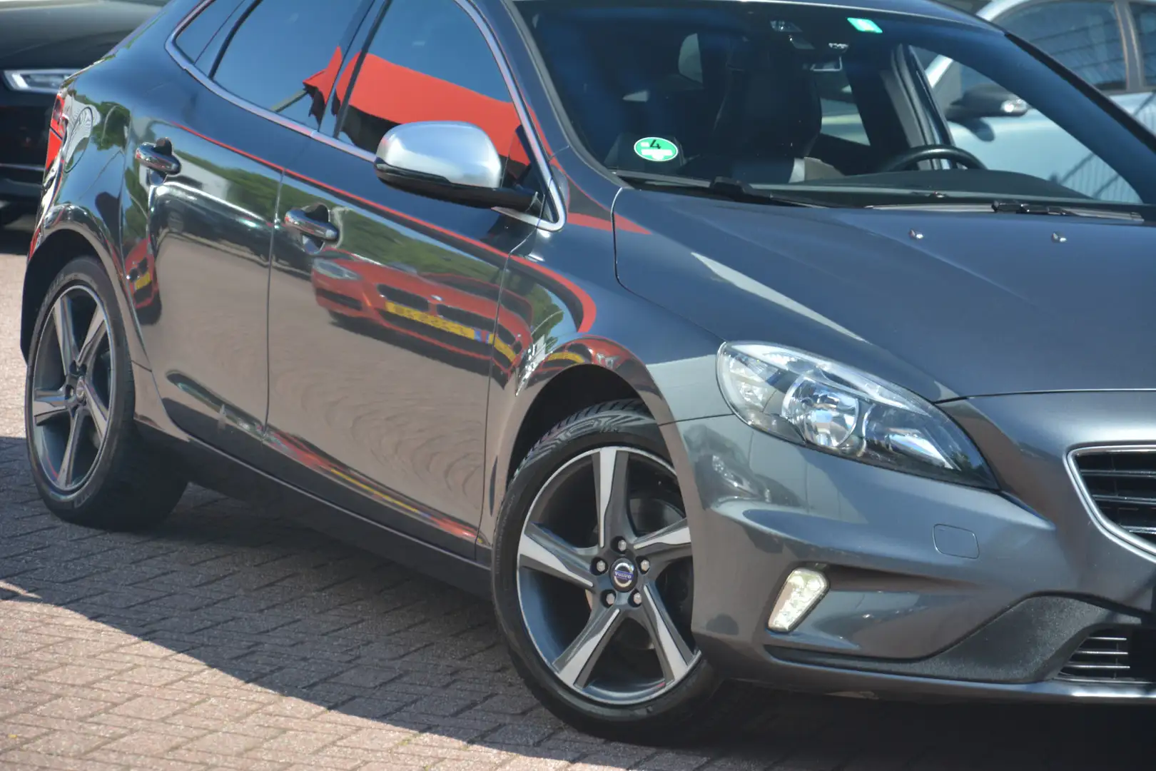 Volvo V40 1.6 D2 R-Design | Navigatie | Sportstoelen | PDC | Grigio - 2