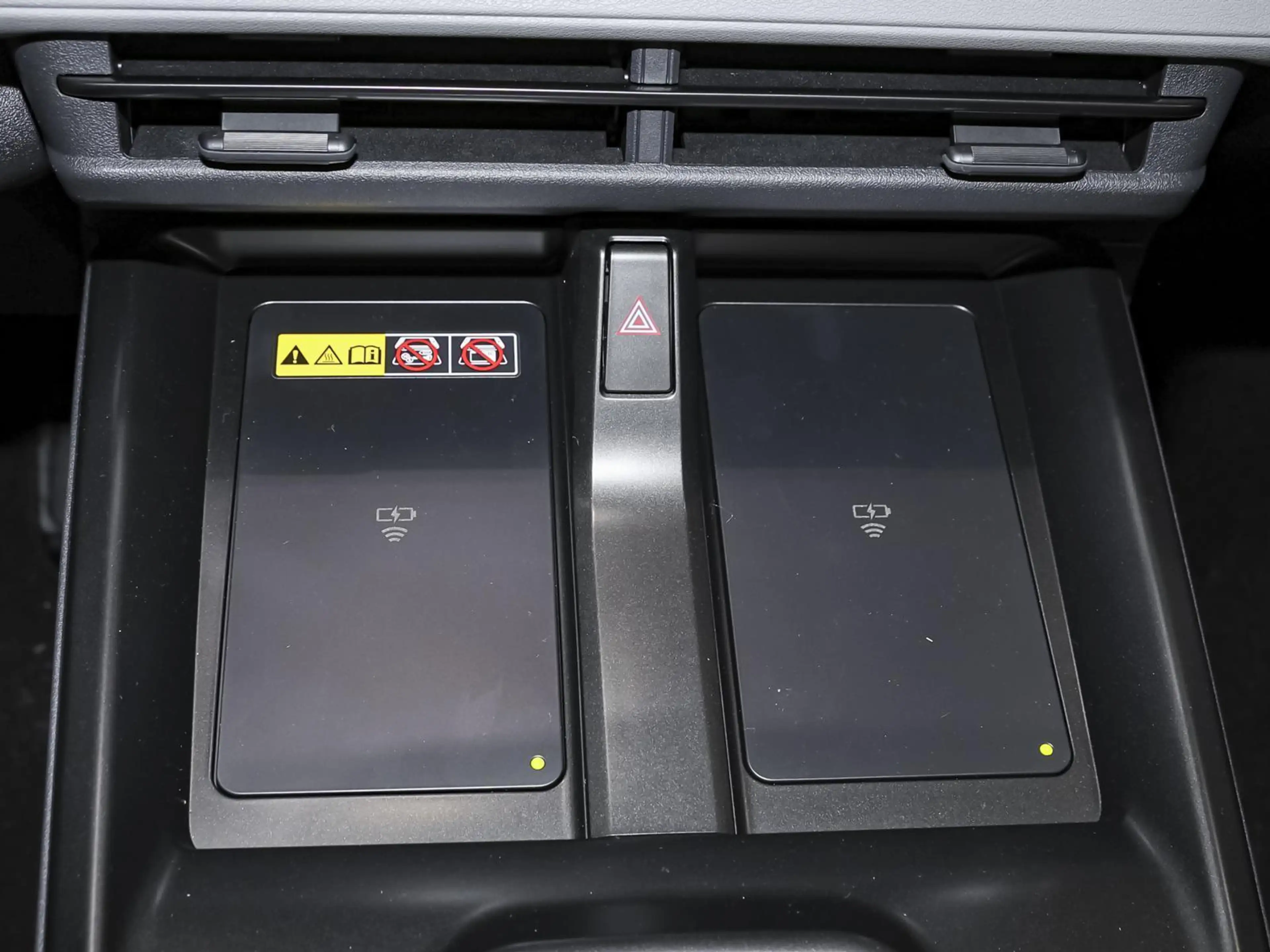 Toyota C-HR + BEV 4x4 Lounge Sky & Sound Paket — photo 14