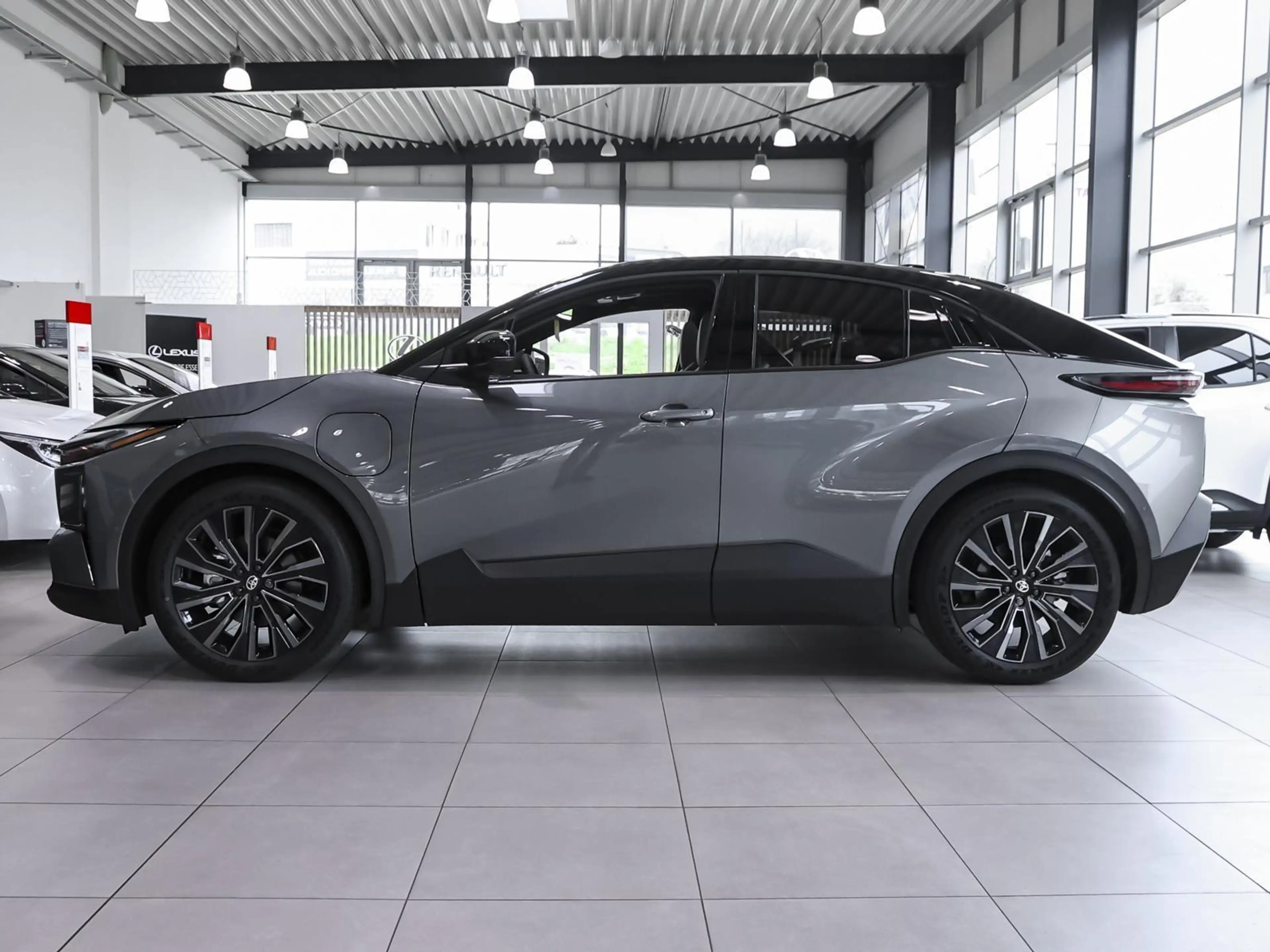 Toyota C-HR + BEV 4x4 Lounge Sky & Sound Paket — photo 3