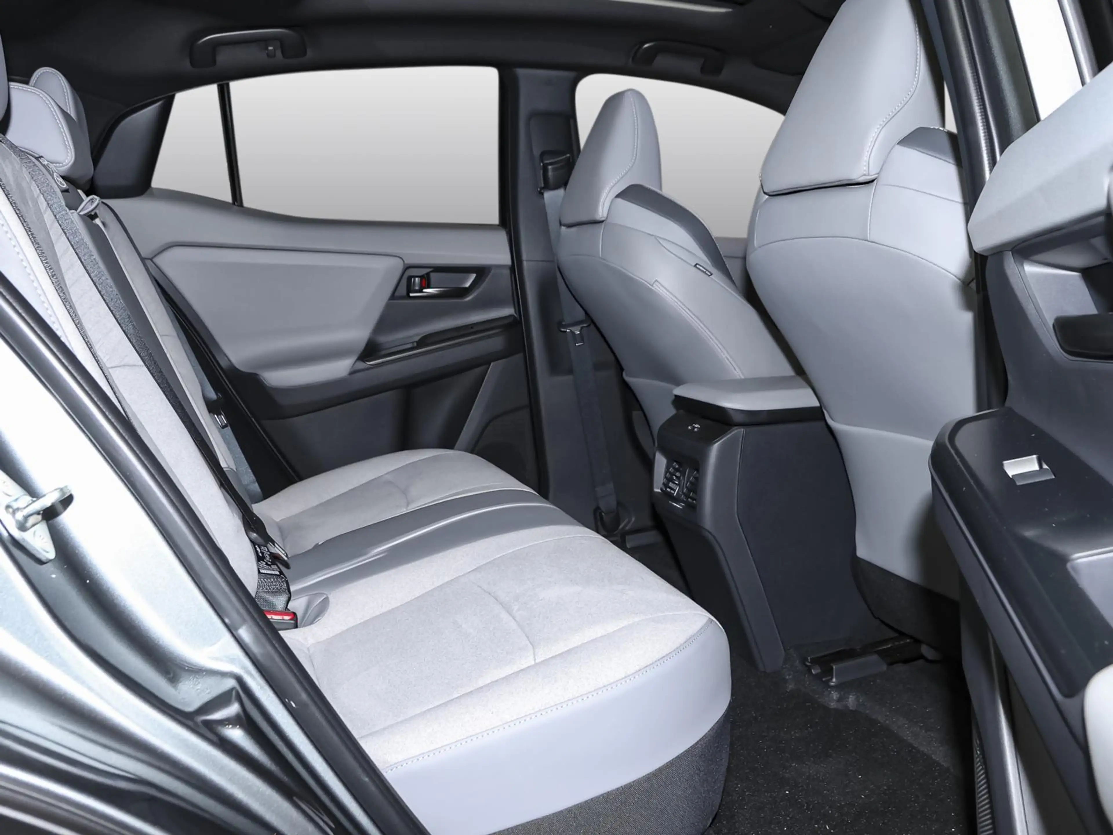 Toyota C-HR + BEV 4x4 Lounge Sky & Sound Paket — photo 7