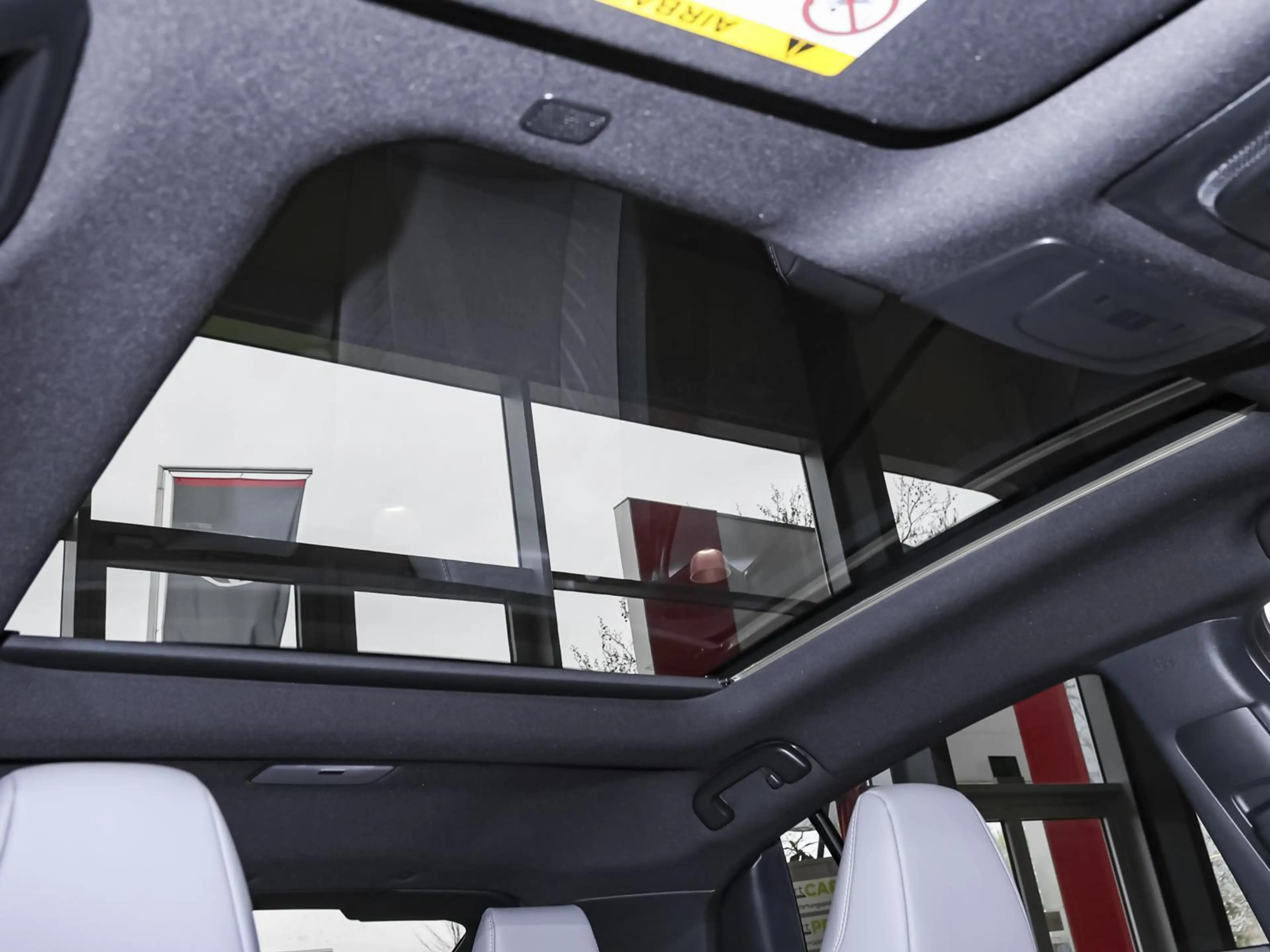 Toyota C-HR + BEV 4x4 Lounge Sky & Sound Paket — photo 11