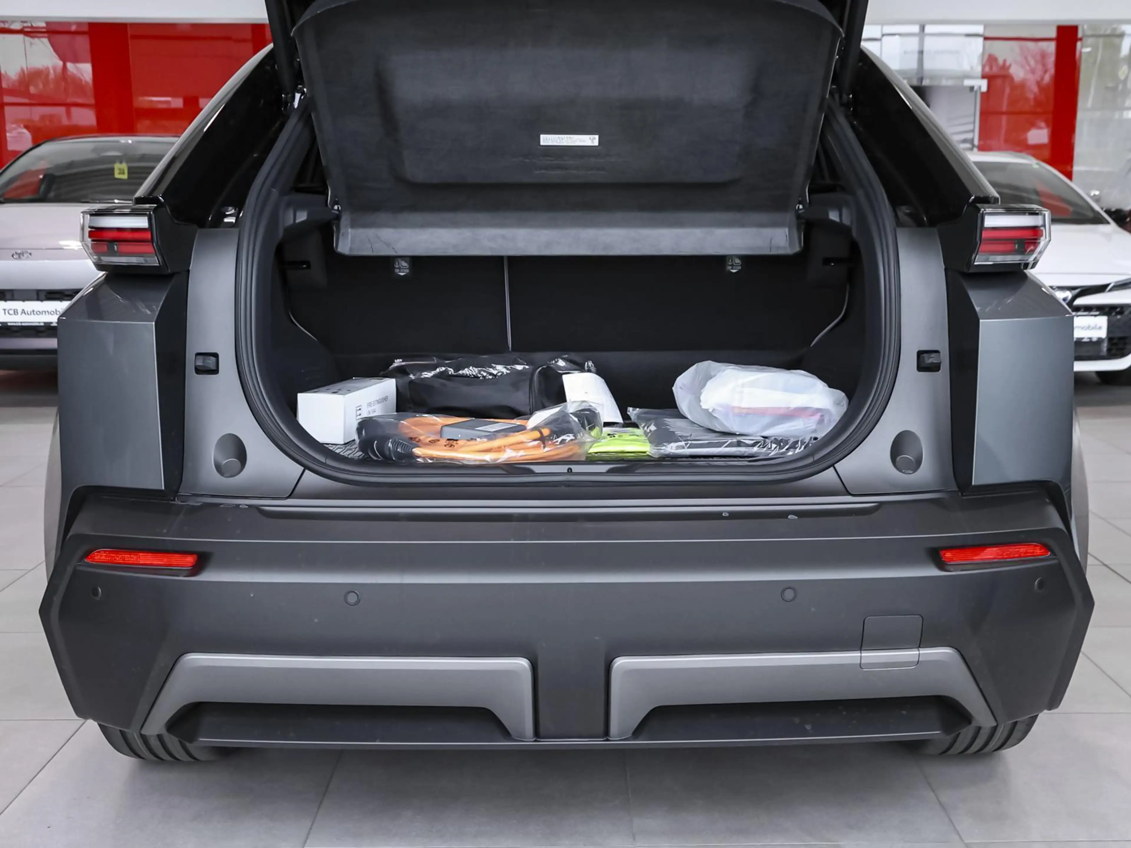 Toyota C-HR + BEV 4x4 Lounge Sky & Sound Paket — photo 10