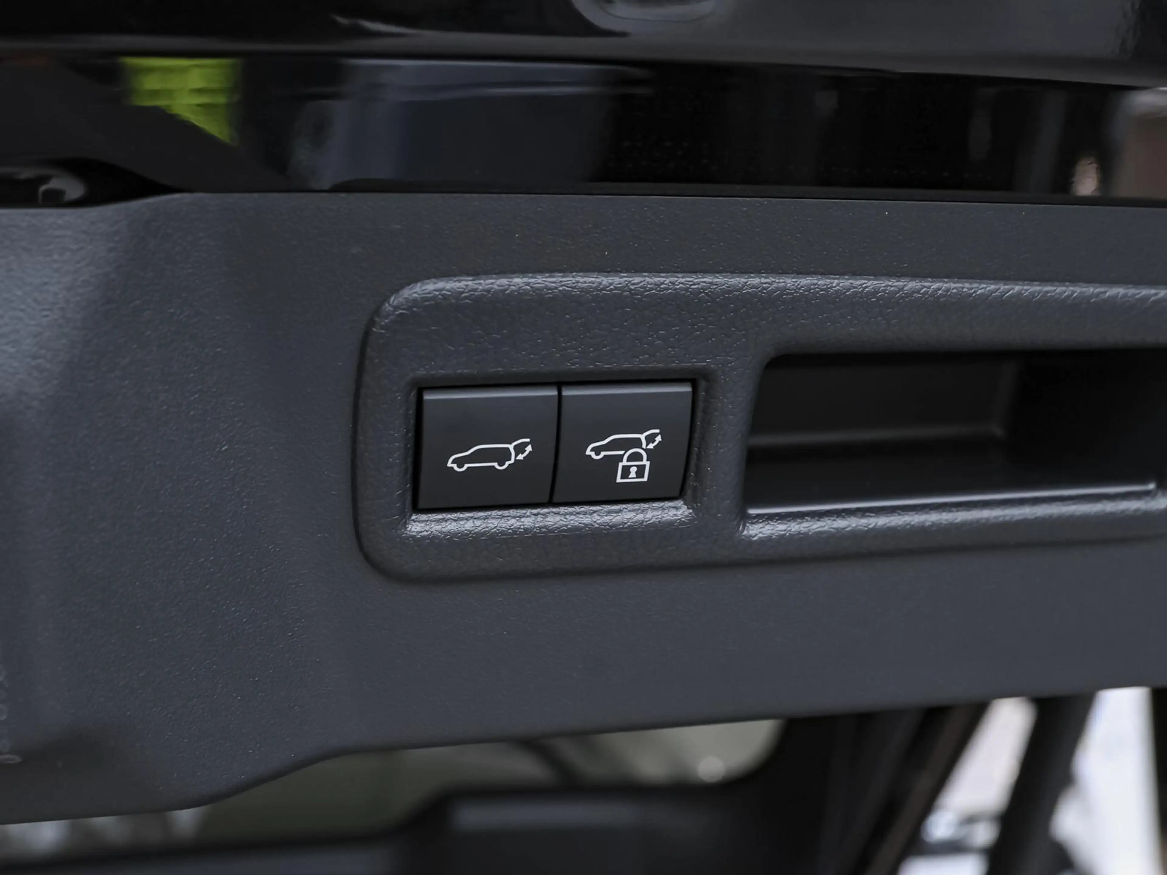 Toyota C-HR + BEV 4x4 Lounge Sky & Sound Paket — photo 12