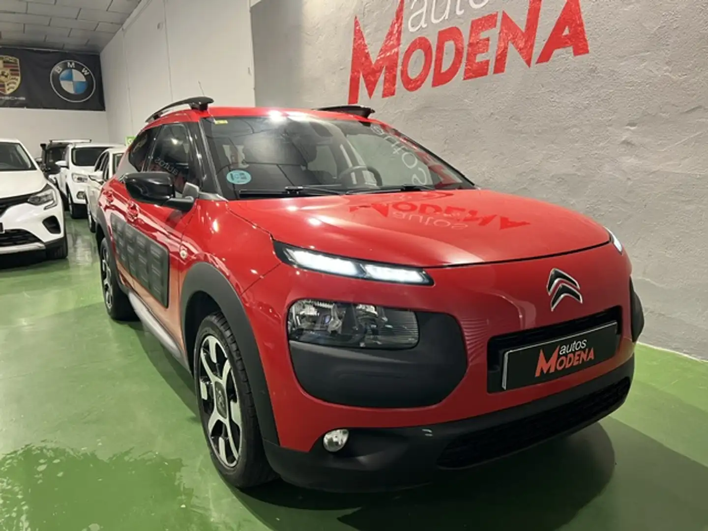 Citroen C4 Cactus 1.2 PureTech S&S Shine Edition 110 Rojo - 1