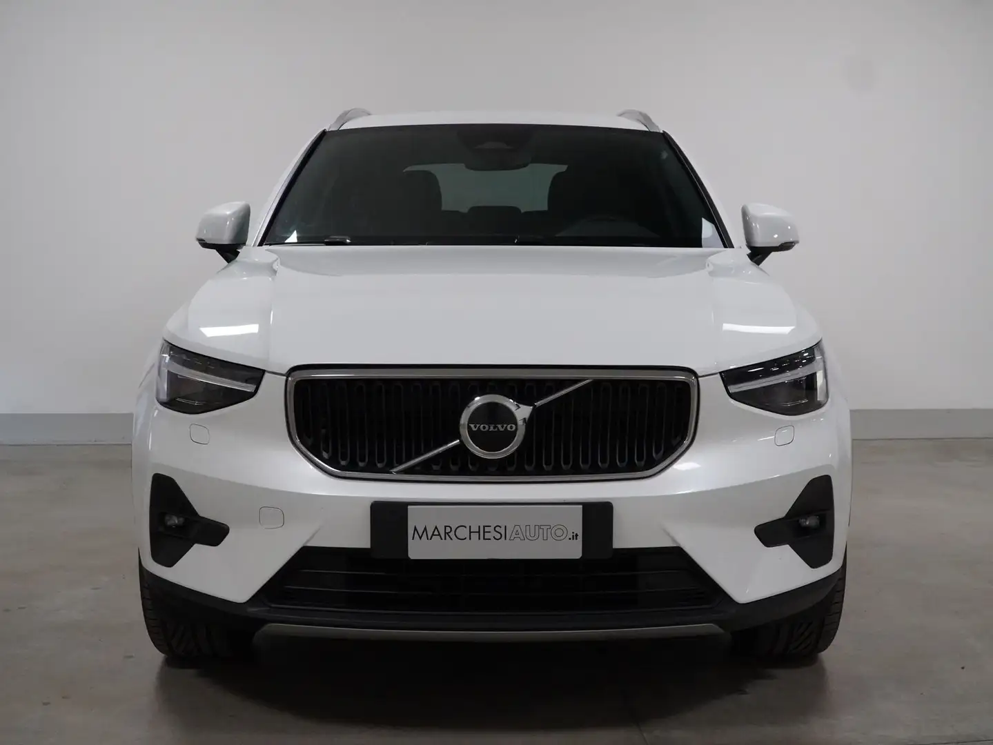 Volvo XC40 B3 Core Mild-Hybrid Automatico Bianco - 1
