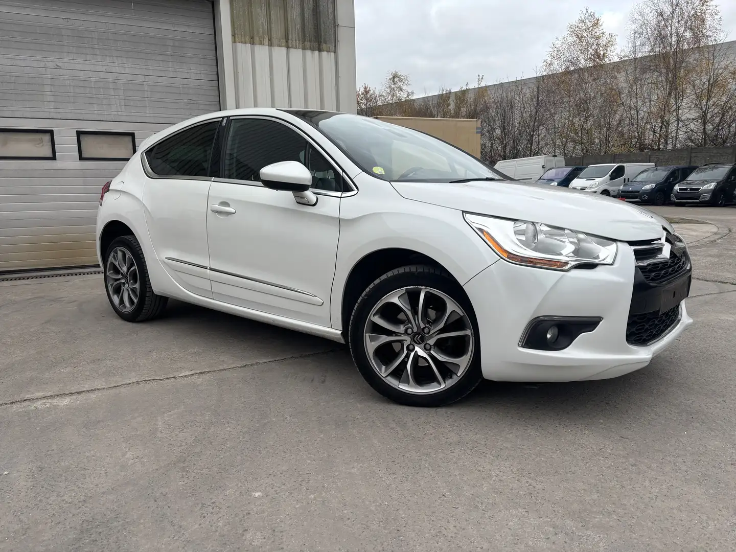 Citroen DS4 1.6 e-HDi Business GPS Plus Bílá - 2