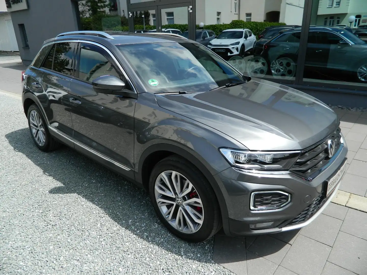 Volkswagen T-Roc Sport 2.0 TSI DSG 4D Sitzheiz/FahrassistPlus Grijs - 1