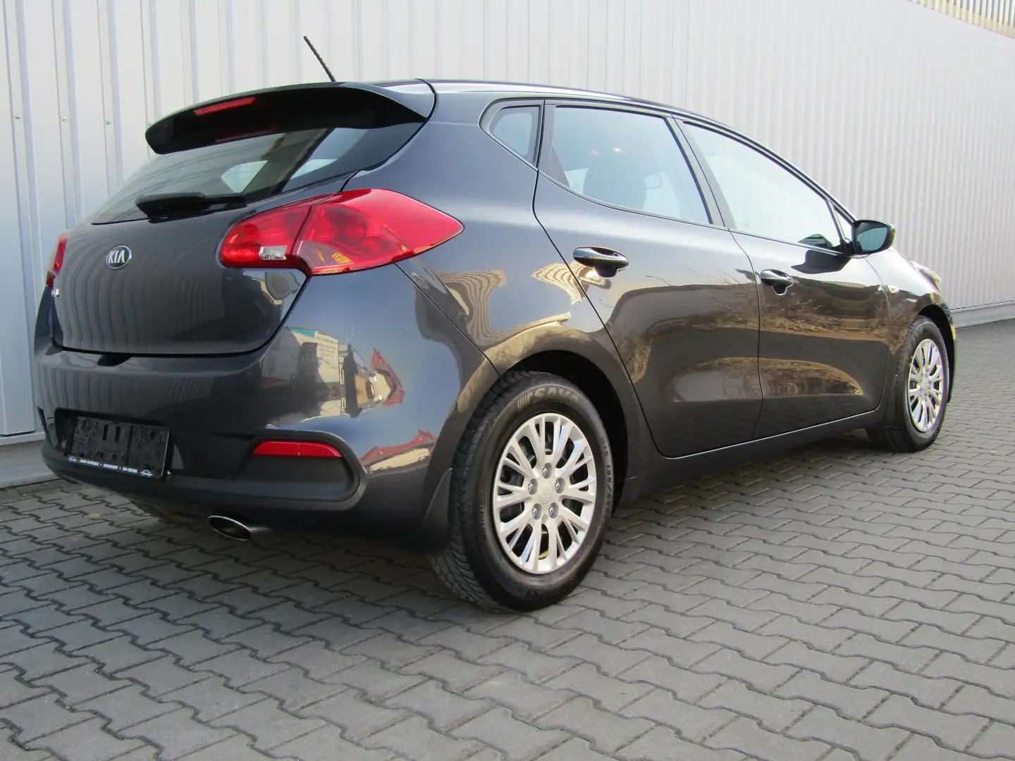 Kia Ceed / cee'd Attract, 1 Hand, 8 Fach Bereifung, Klima, Top Zust Grau - 2