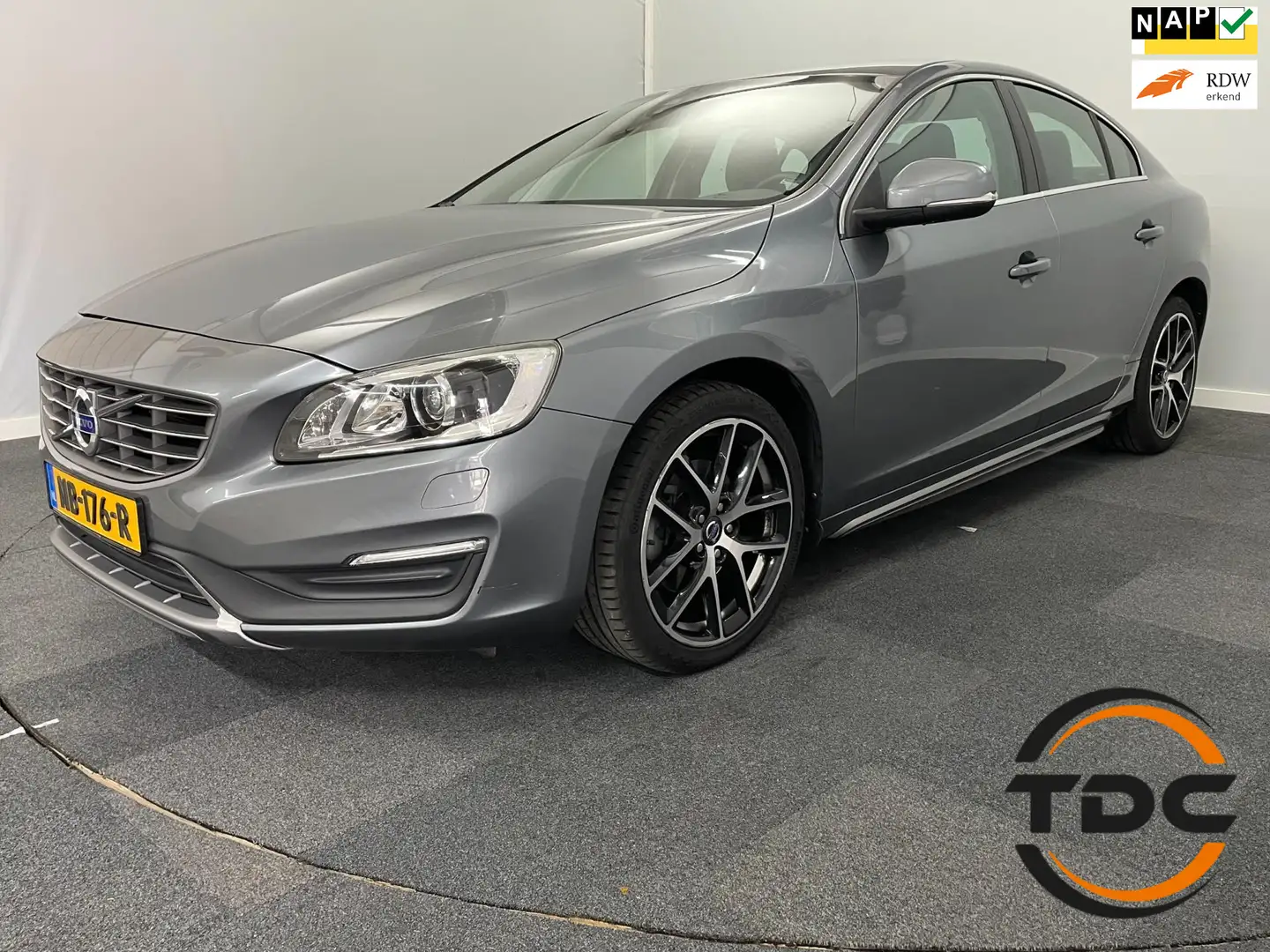 Volvo S60 2.0 T3 Nordic+ NAVI XENON CRUISE WINTER-PACK Grijs - 1