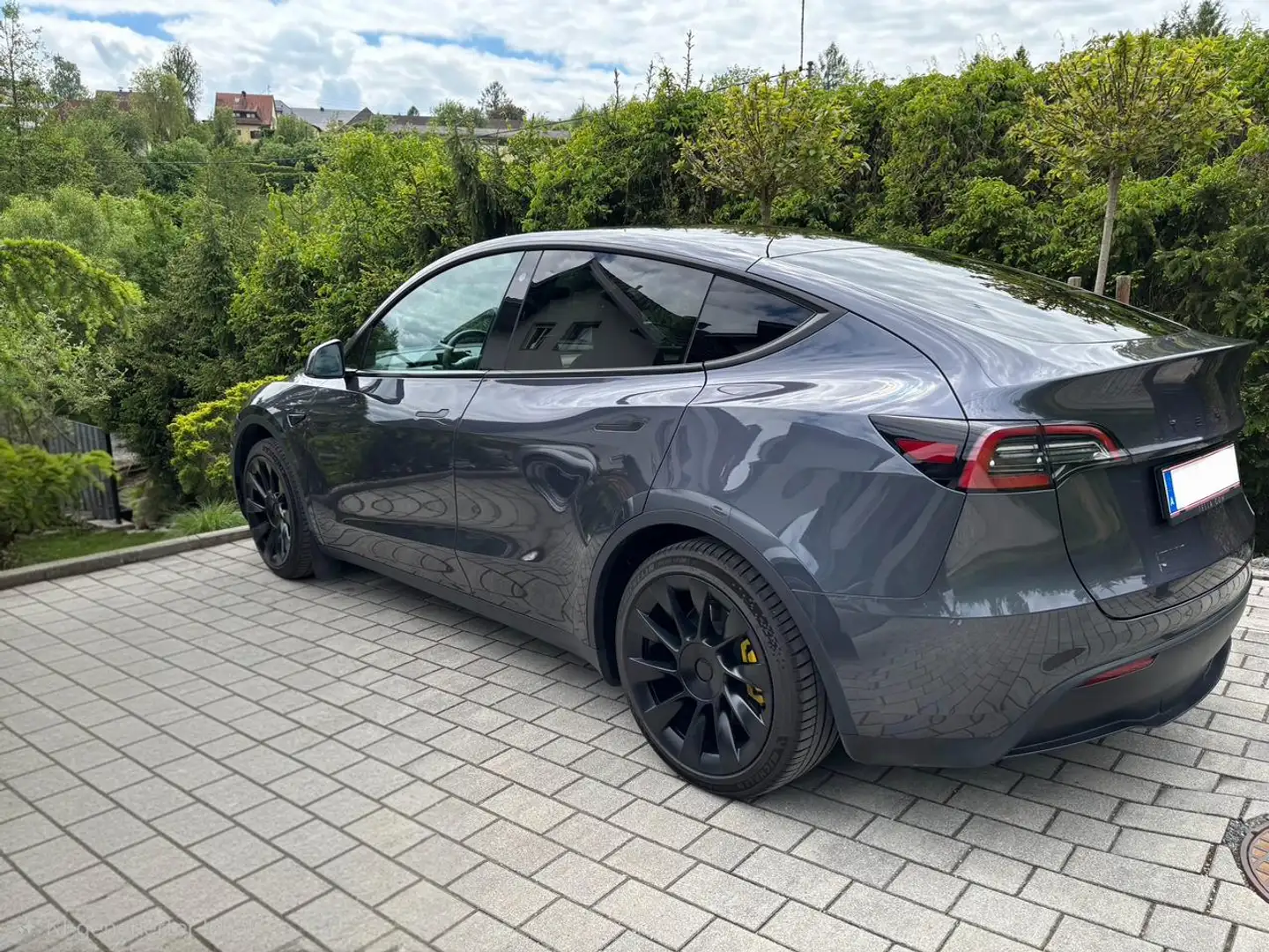 Tesla Model Y Model Y RWD + AHK, Midnihgt Silber Metallic, 20 Zoll Induction-Felgen - 1
