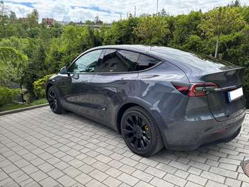Model Y RWD + AHK, Midnihgt Silber Metallic, 20 Zoll Induction-Felgen