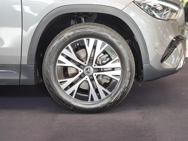 Mercedes-Benz Gla view 2