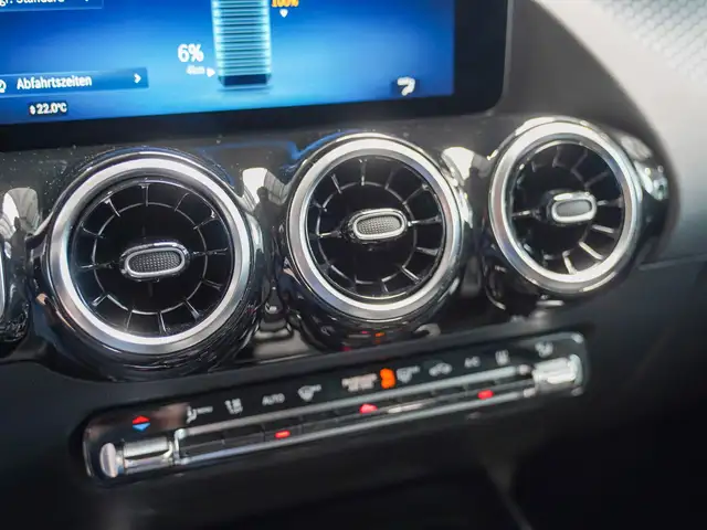 Mercedes-Benz Gla view 23