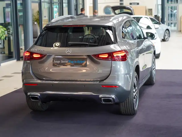 Mercedes-Benz Gla view 3