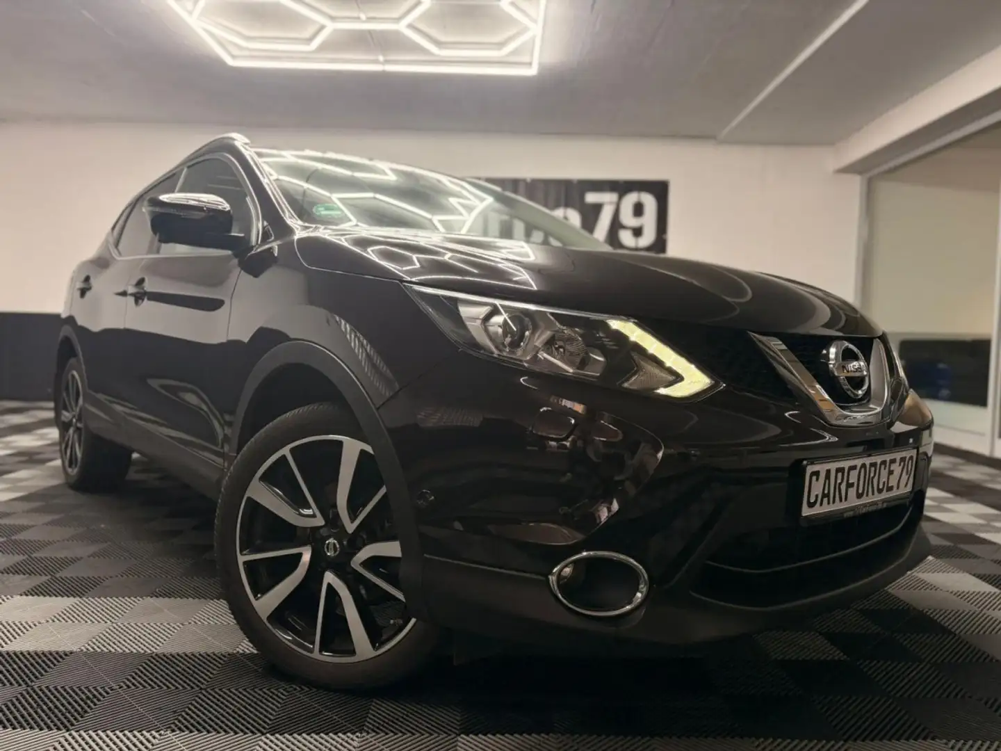 Nissan Qashqai 360-KAMERA PANORAMA SITZHZG KLIMA AHK Klima Navi Braun - 1
