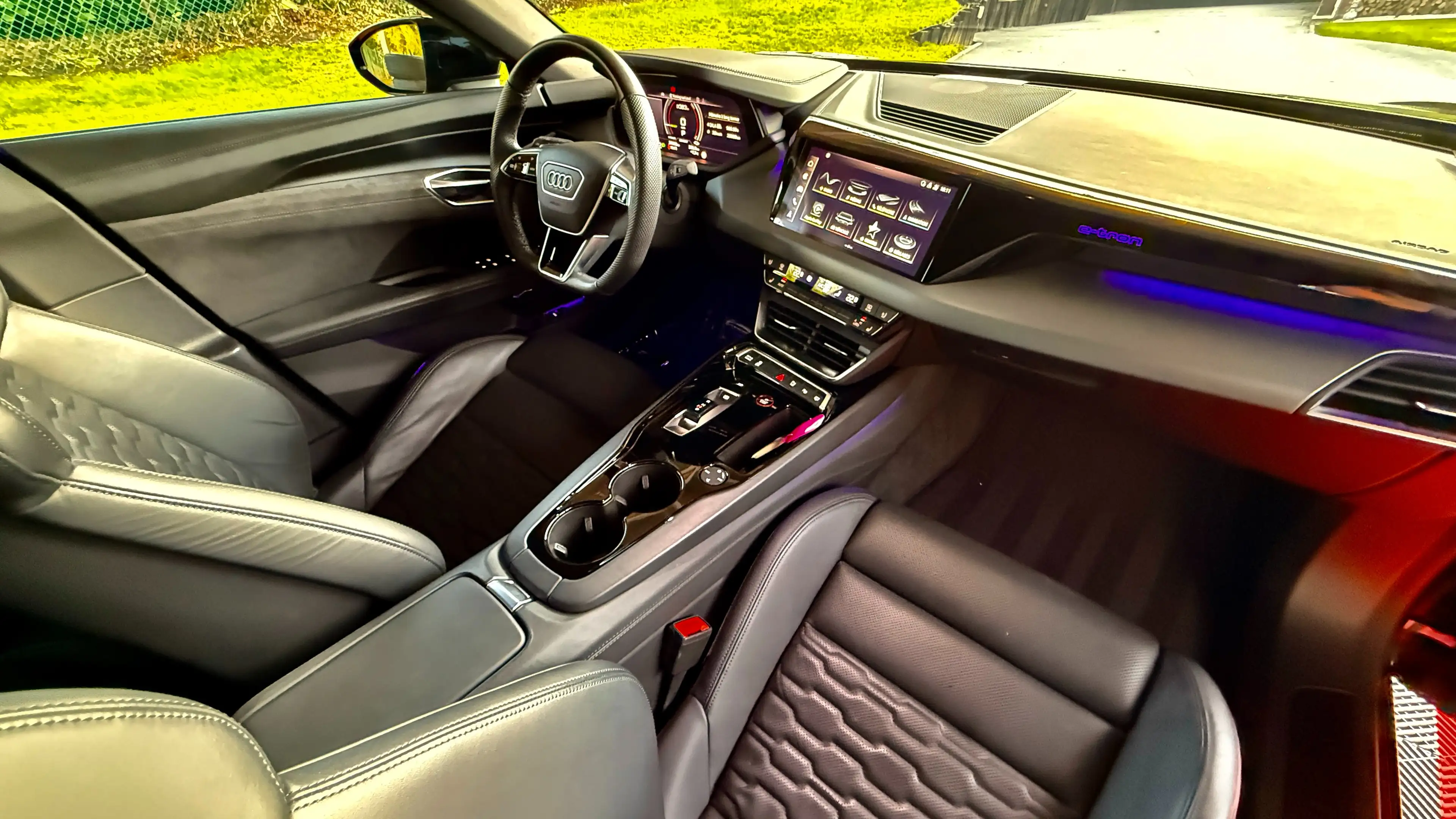 Audi e-tron GT MEGA FULL /Garantie 1 An / 1 pro Belge/ Histrique — photo 3