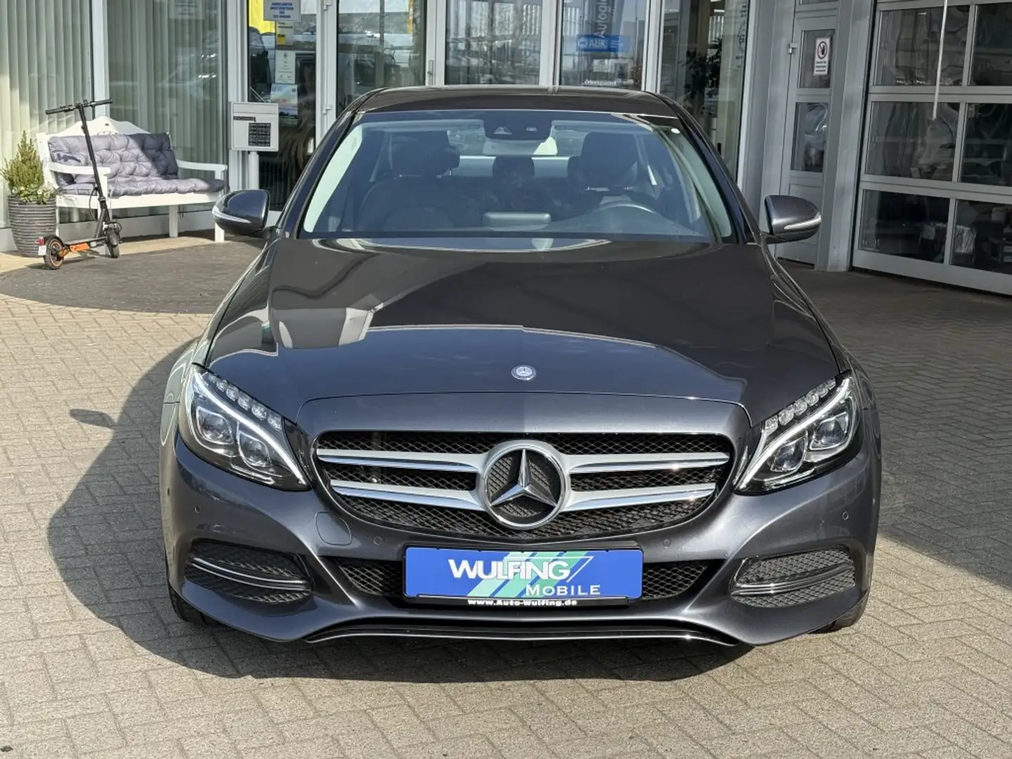 Mercedes-Benz Lim. Avantgarde Autom. AHK Navi LED-SW Gri - 2
