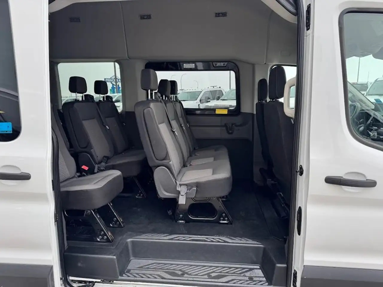 Ford Transit Passenger Wagon снимка Ford Transit Passenger Wagon