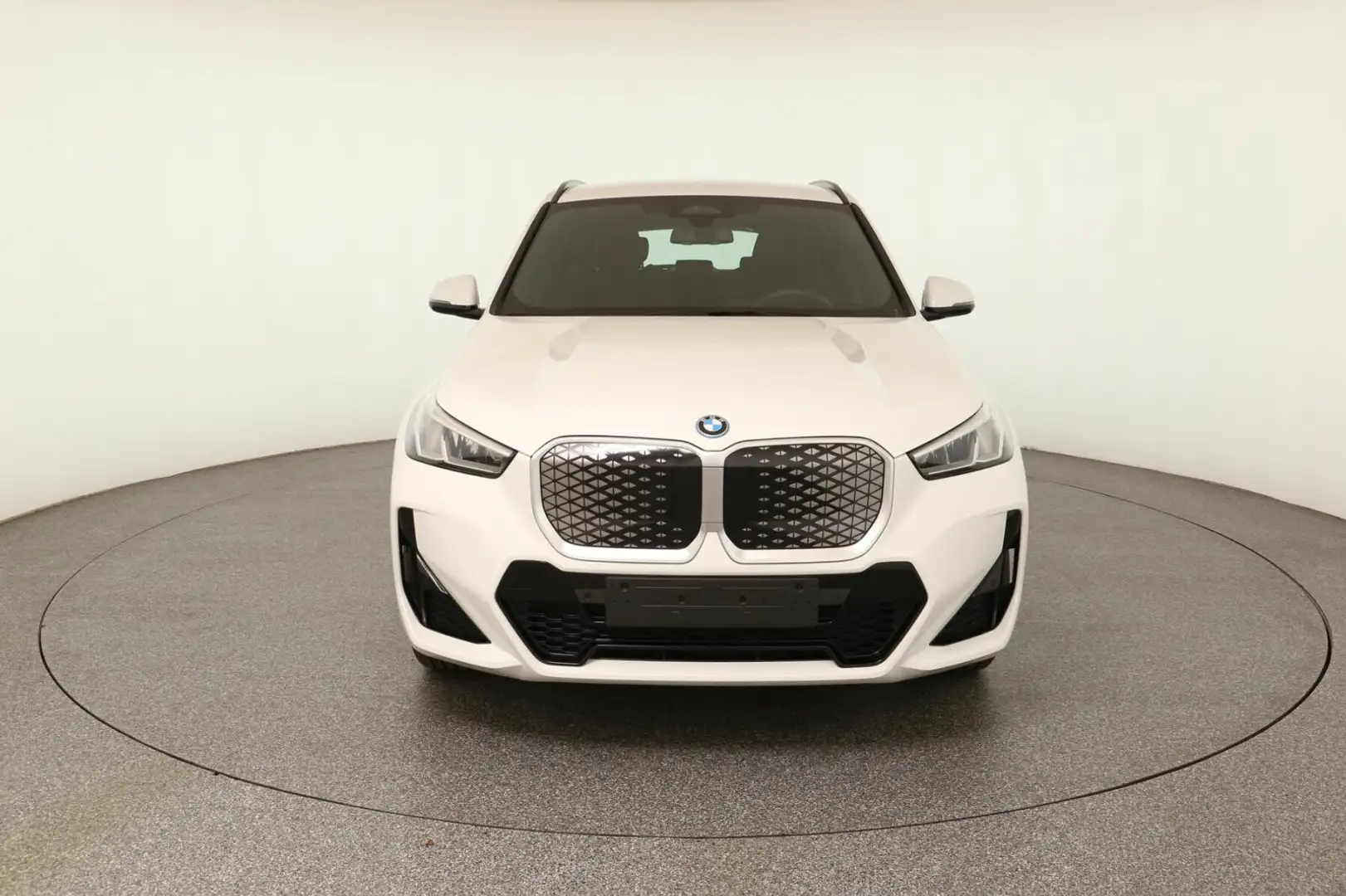 BMW iX1 iX1 xDrive30 xDrive M Sport LED+NAVI+ACC+SHZ+RFK Weiß - 2