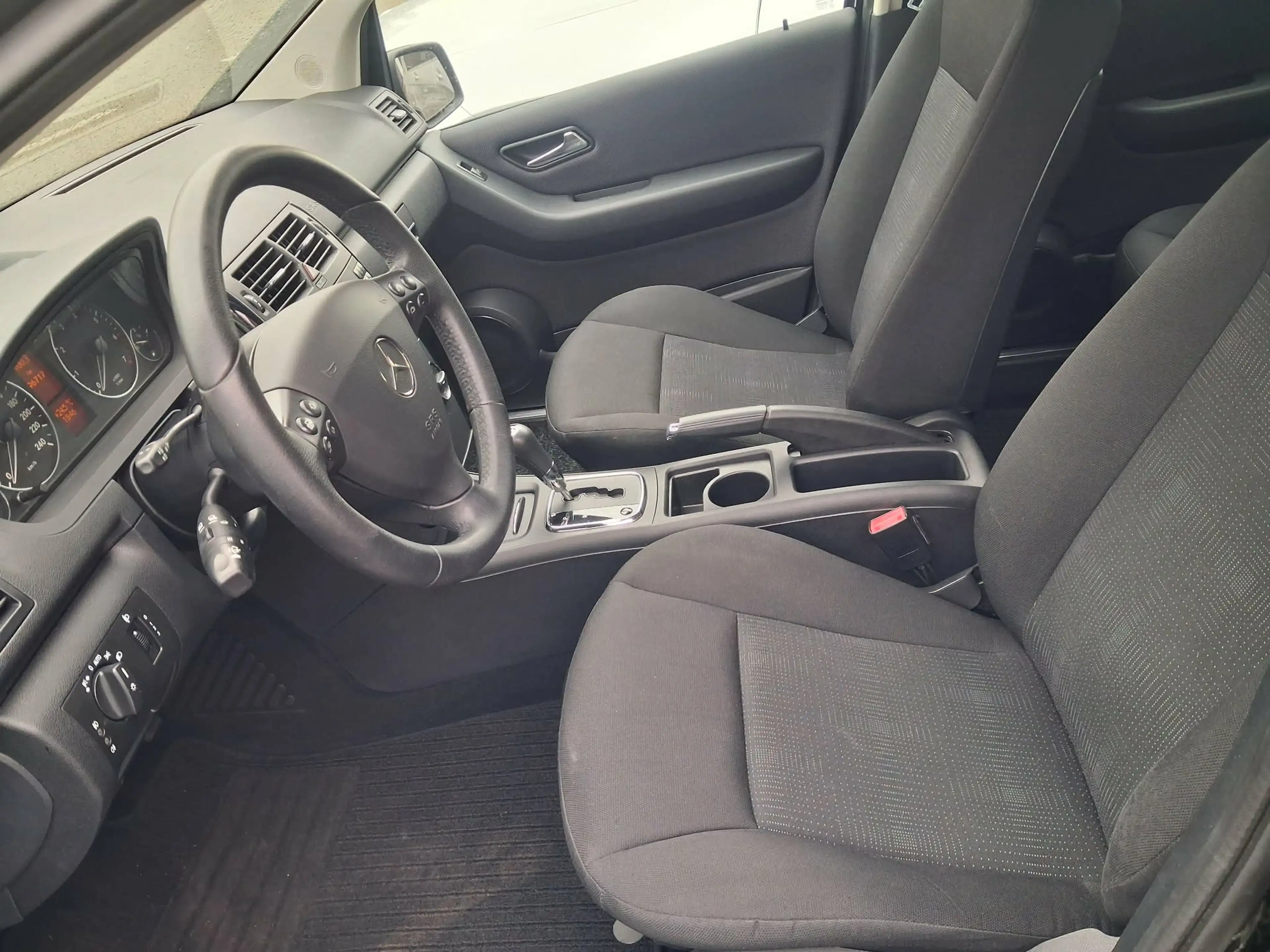 Mercedes-Benz A 180 A 180 5-türig (169.031) — photo 7