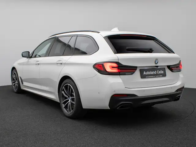 BMW 5 Series view 9