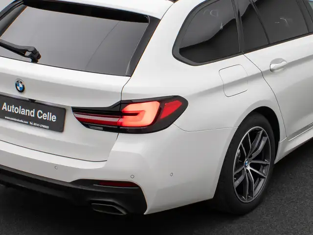 BMW 5 Series view 16