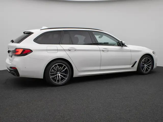 BMW 5 Series view 6