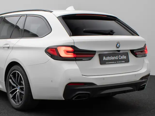 BMW 5 Series view 17