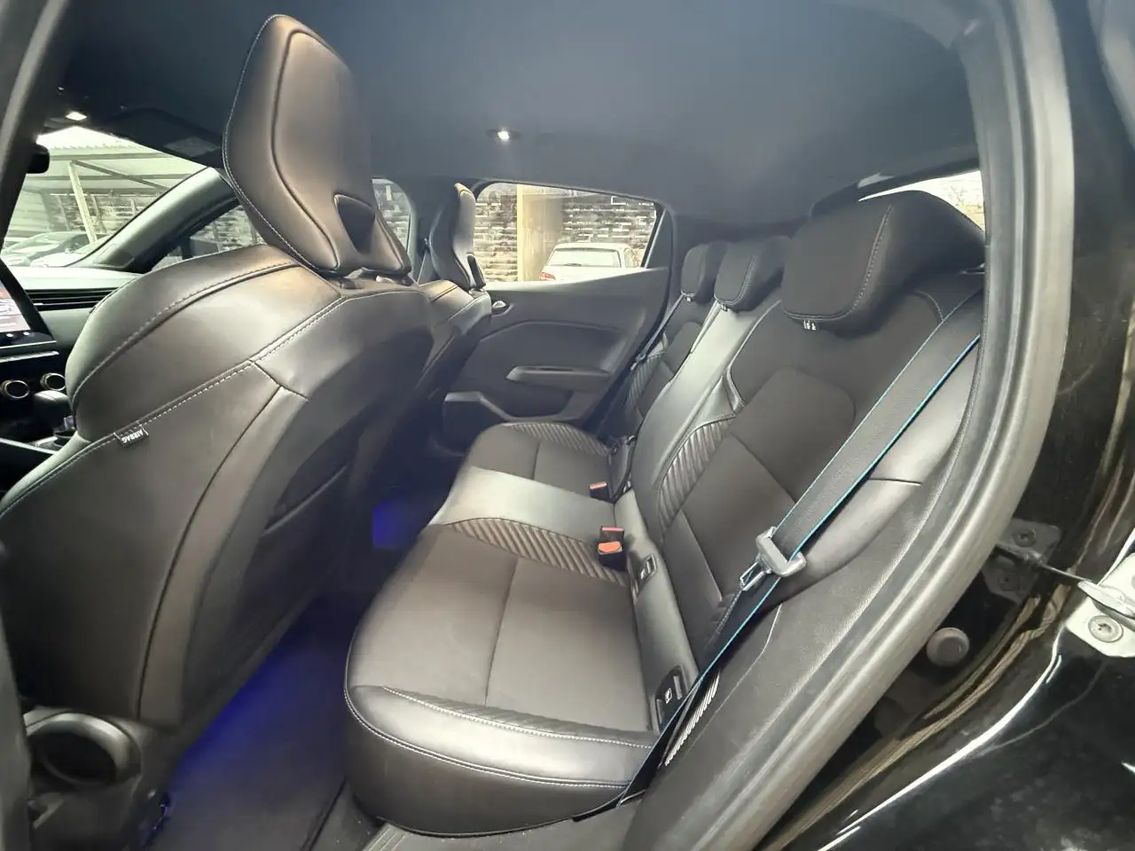 Renault Clio Citadine 5 portes — photo 16