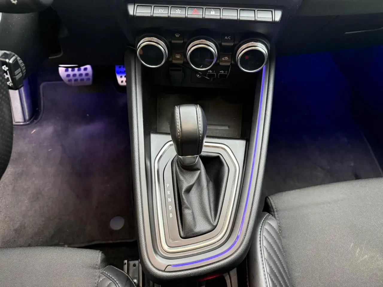 Renault Clio Citadine 5 portes — photo 27