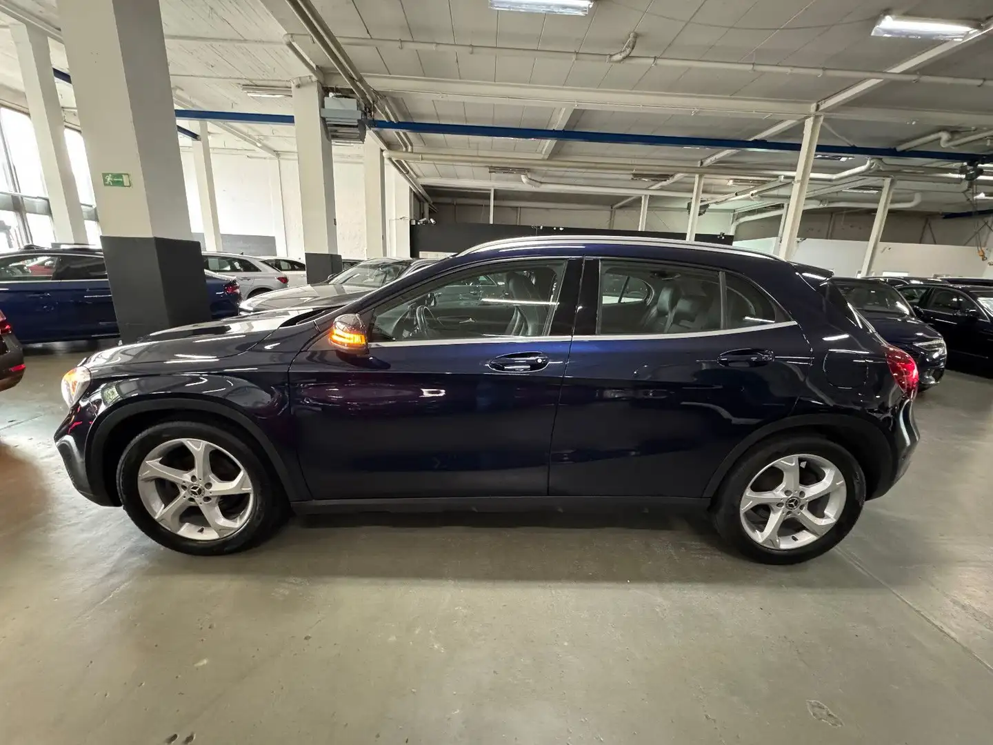 Mercedes-Benz GLA 200 URBAN SPORTPAKET NAVI LED AMBIENTELICHT Albastru - 2