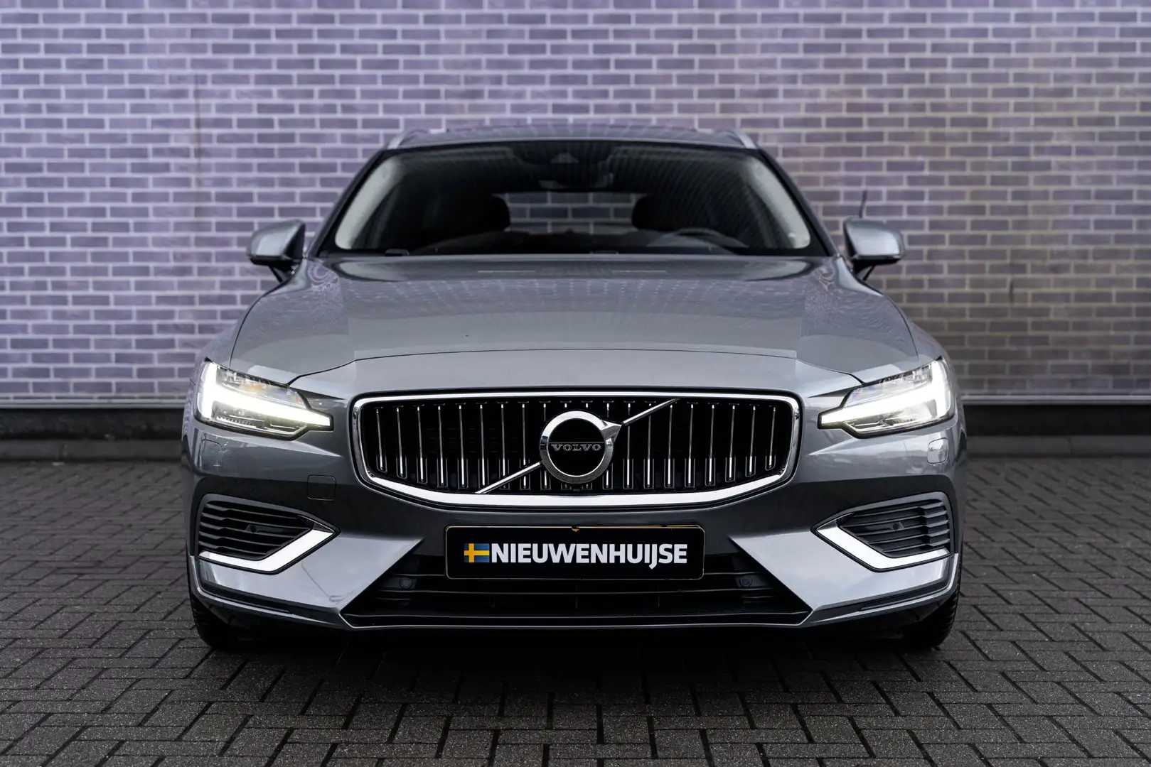 Volvo V60 T8 Twin Engine AWD Inscription | Massage stoelen | Gris - 2
