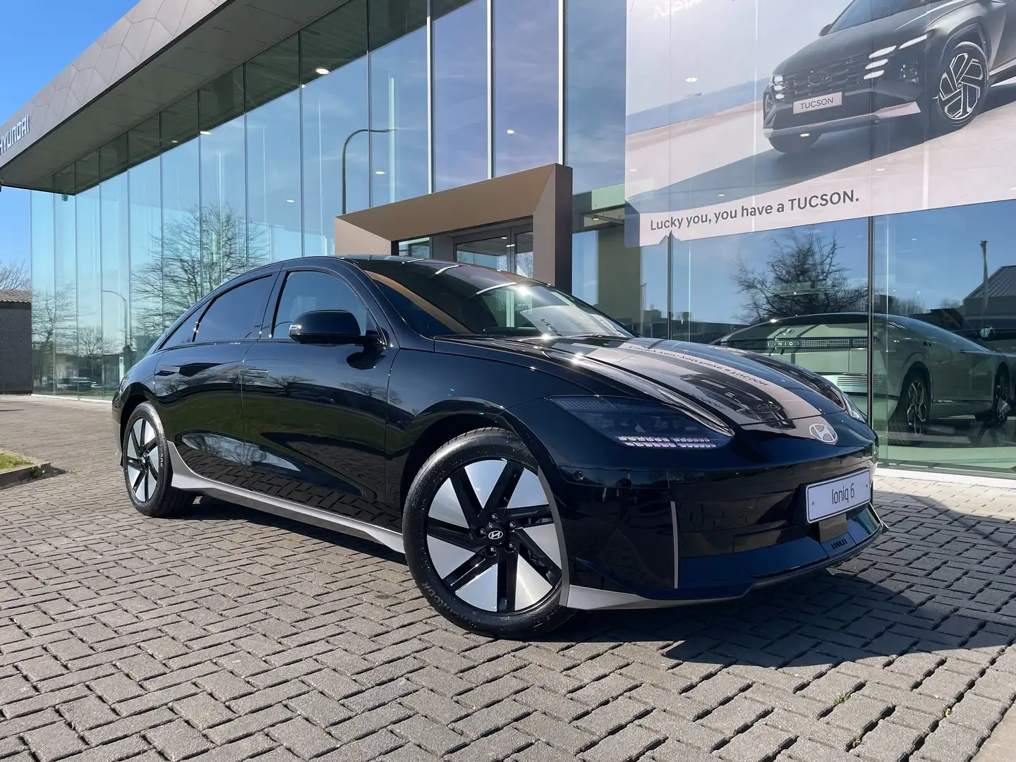 Hyundai IONIQ 6 77.4 kWh Balance 18" - 614KM RANGE Zwart - 1