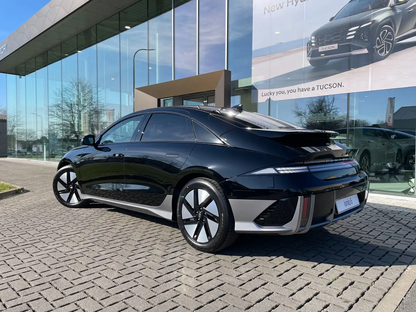 Hyundai IONIQ 6 77.4 kWh Balance 18" - 614KM RANGE Zwart - 2