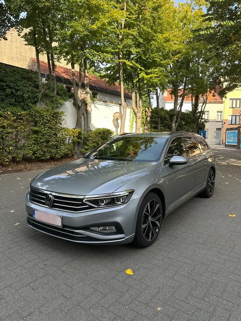 Volkswagen Passat Variant SW 2.0 TDi SCR Elegance Business DSG(EU6AP) Zilver - 1