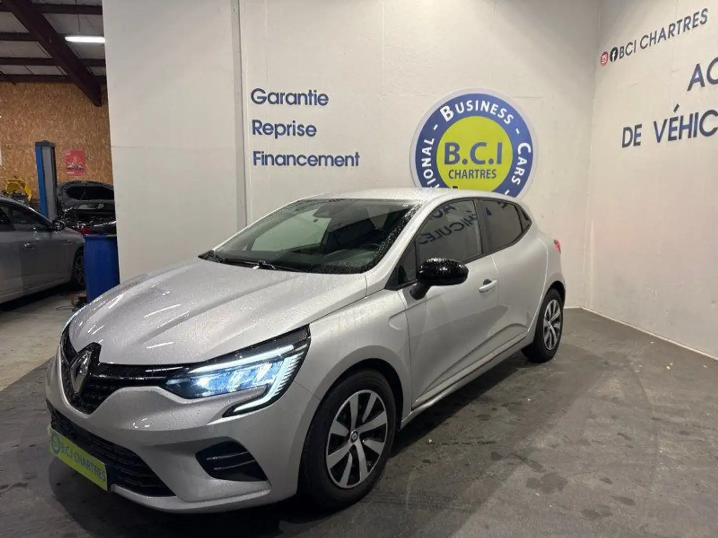 Renault Clio V 1.0 TCE 90CH EQUILIBRE Grau - 2