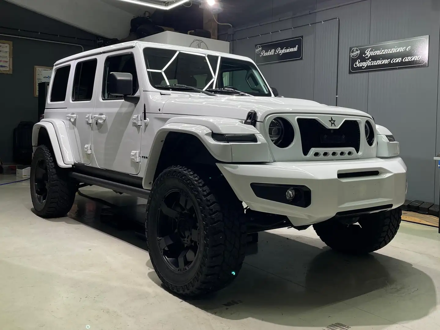 Jeep Wrangler MILITEM FEROX V6 3.6l e-torqe Bianco - 1