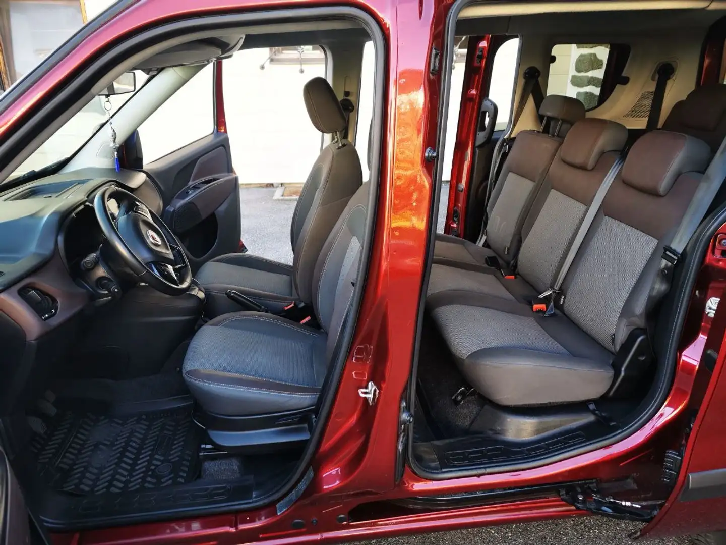Fiat Doblo Trekking OUTDOOR VAN, 7 Sitze Rot - 2
