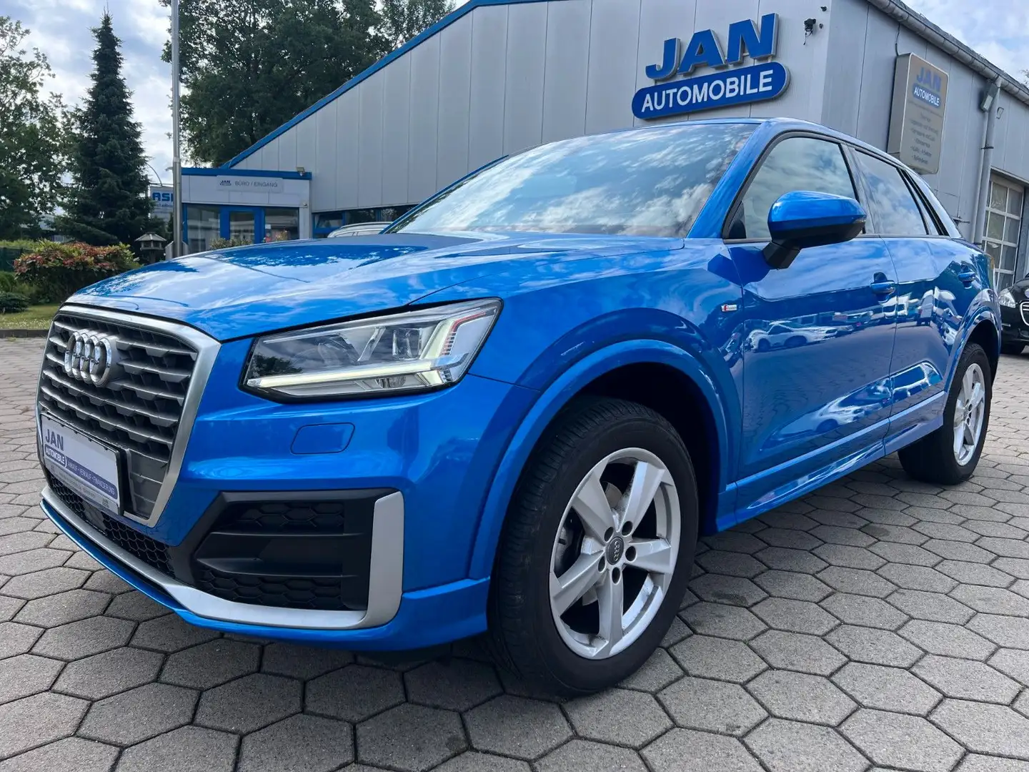 Audi Q2 30 TDI sport S-Line Ext. LED Navi SHZ Blau - 1