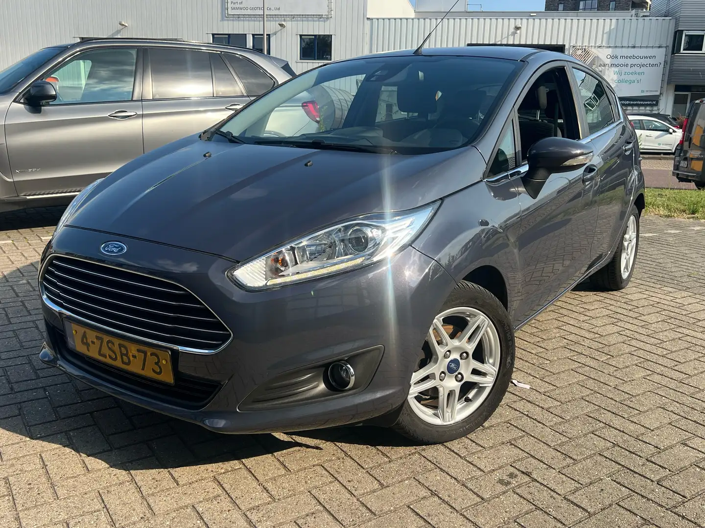 Ford Fiesta Fiesta 1.0 EcoB. Titanium Grijs - 1