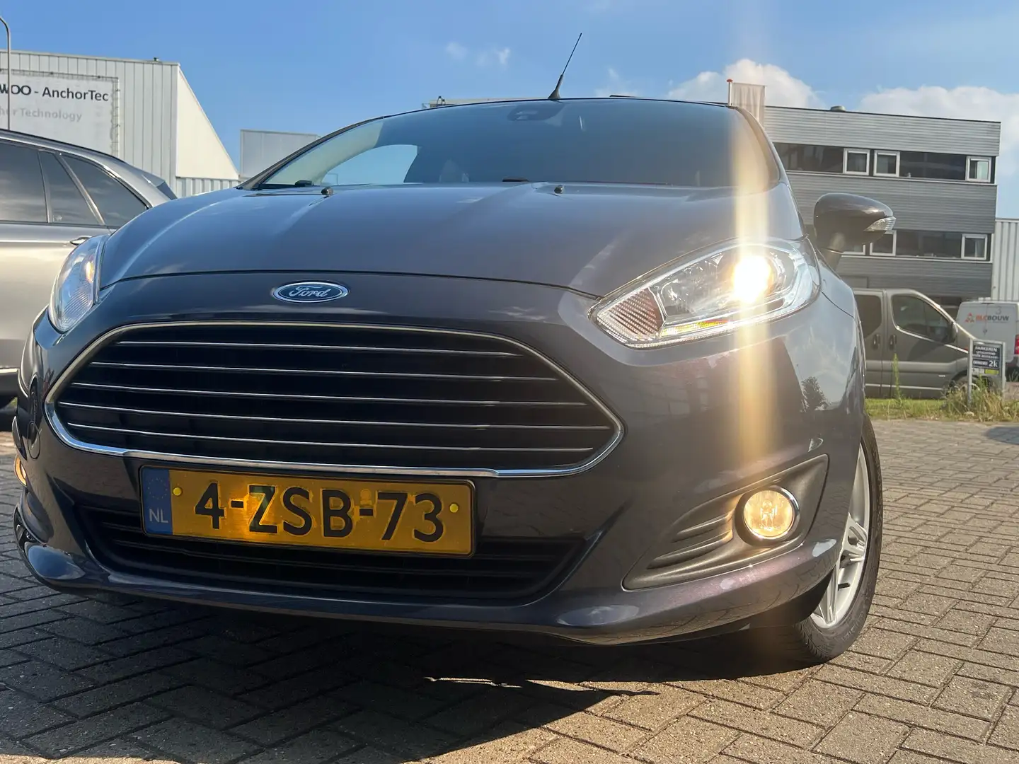 Ford Fiesta Fiesta 1.0 EcoB. Titanium Grijs - 2