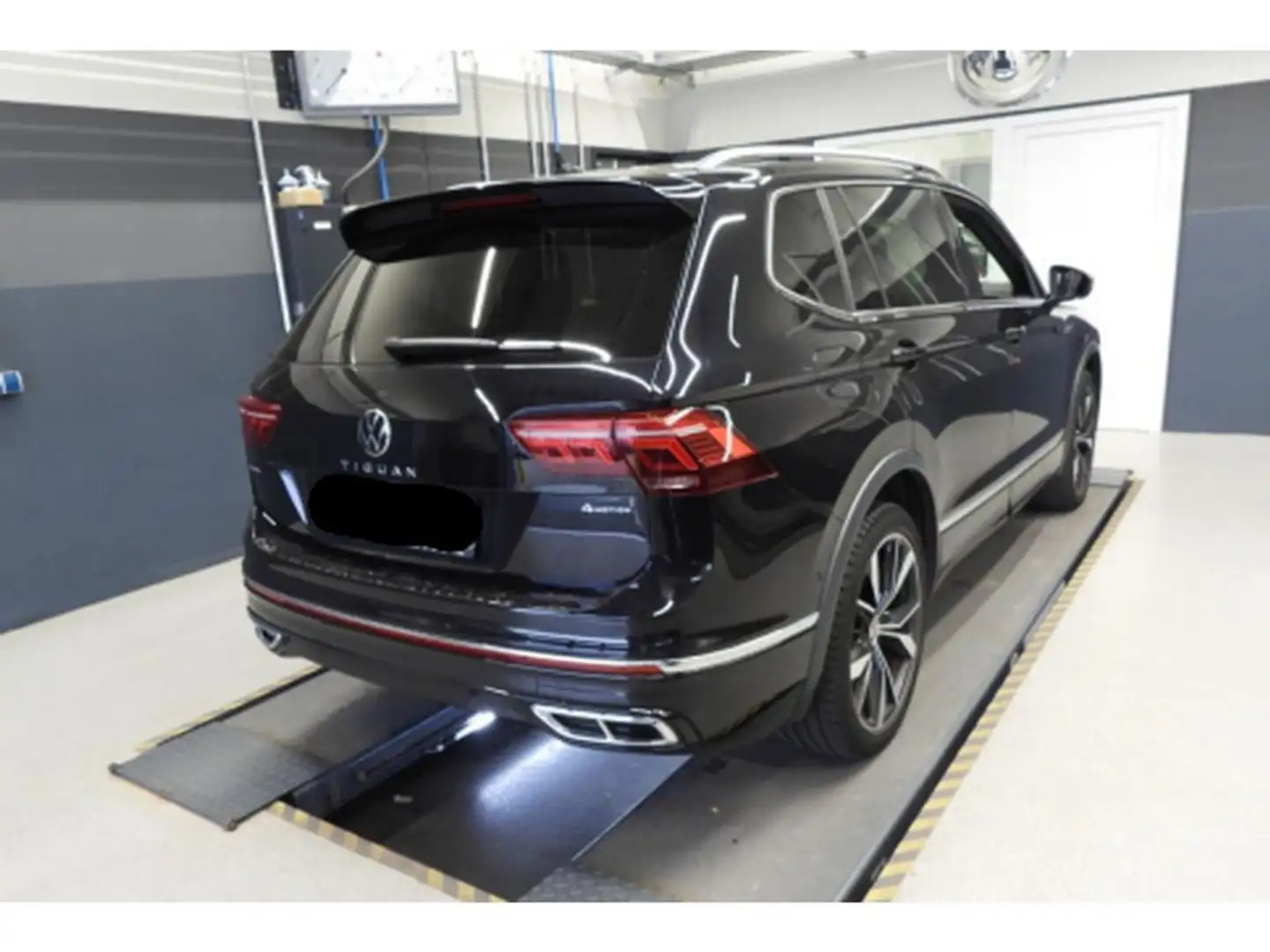 Volkswagen Tiguan Allspace 2.0 TDI R-Line Panorama*IQ.Light*Kamera * Schwarz - 2