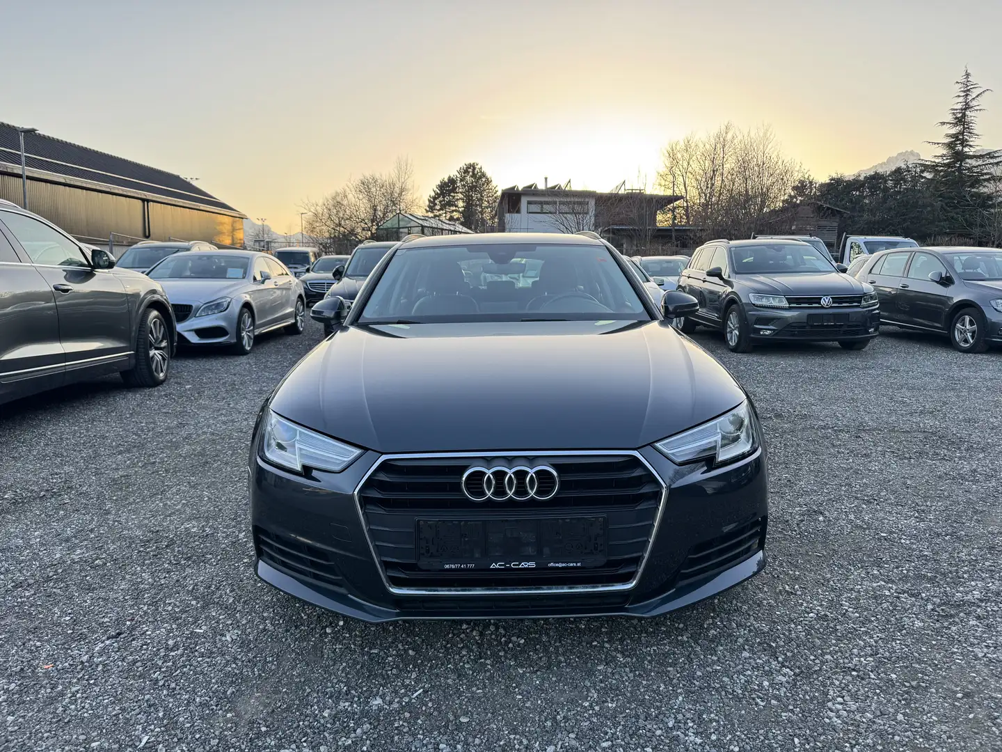 Audi A4 basis ultra Grau - 2