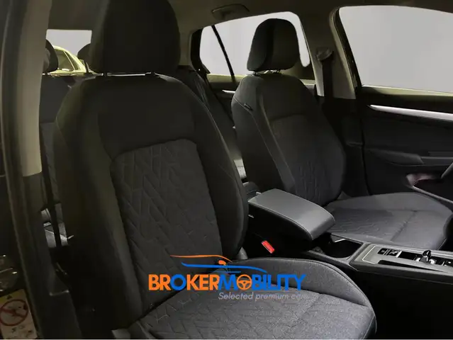 Volkswagen Golf view 14