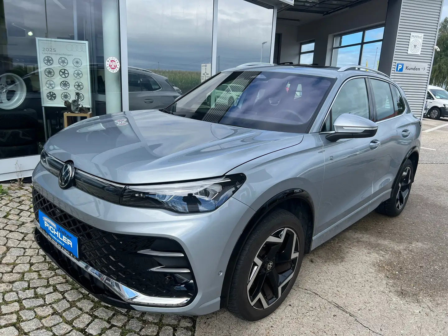Volkswagen Tiguan R-Line TDI 4MOTION DSG Silber - 1