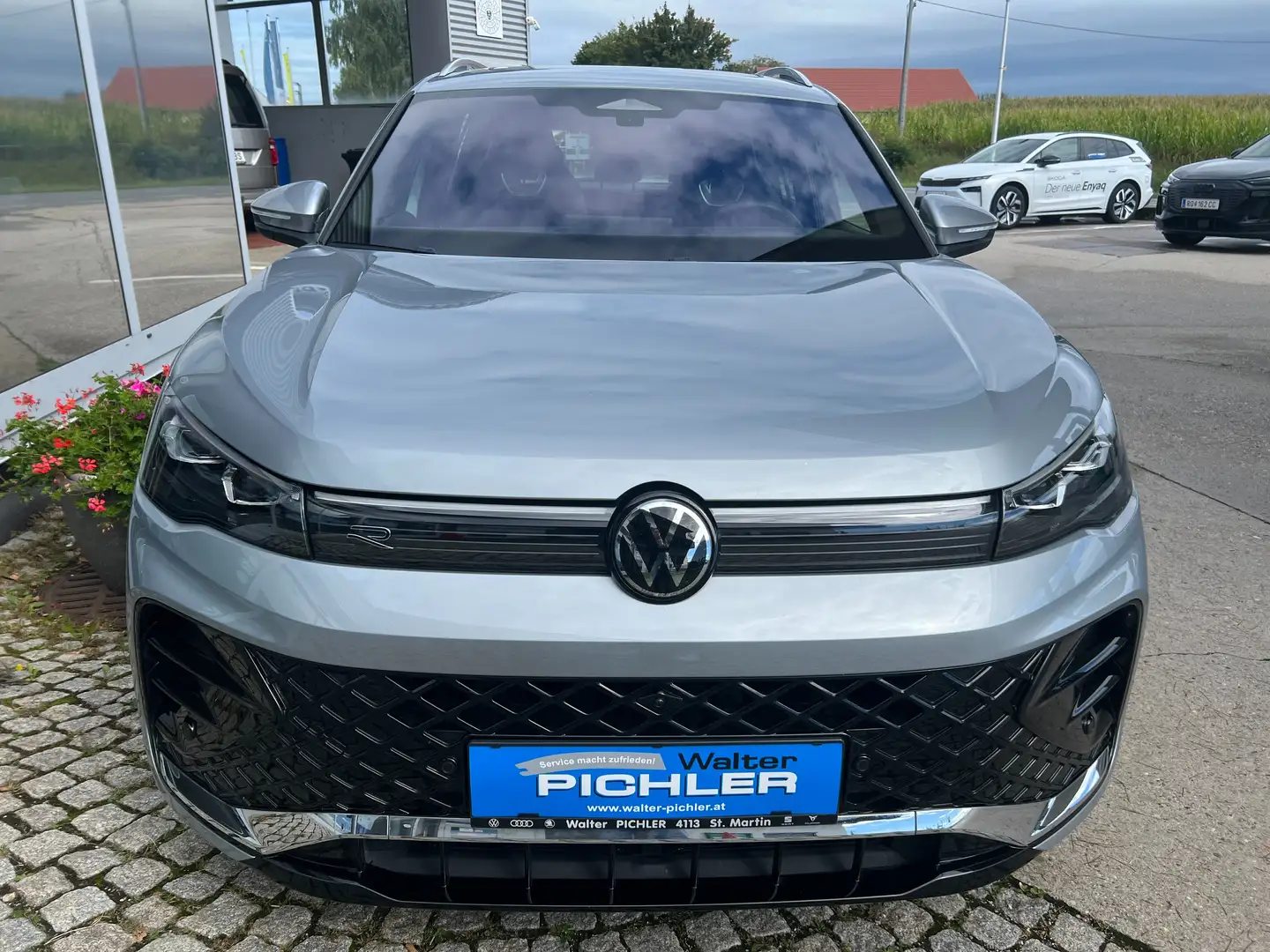Volkswagen Tiguan R-Line TDI 4MOTION DSG Silber - 2