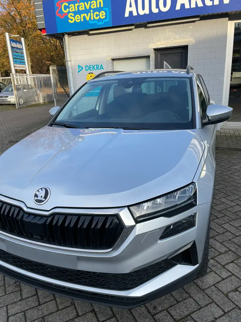 Skoda Karoq 1,5 TSI 130 Jahre el.AHK el.Heckkl. Kamera Grau - 1