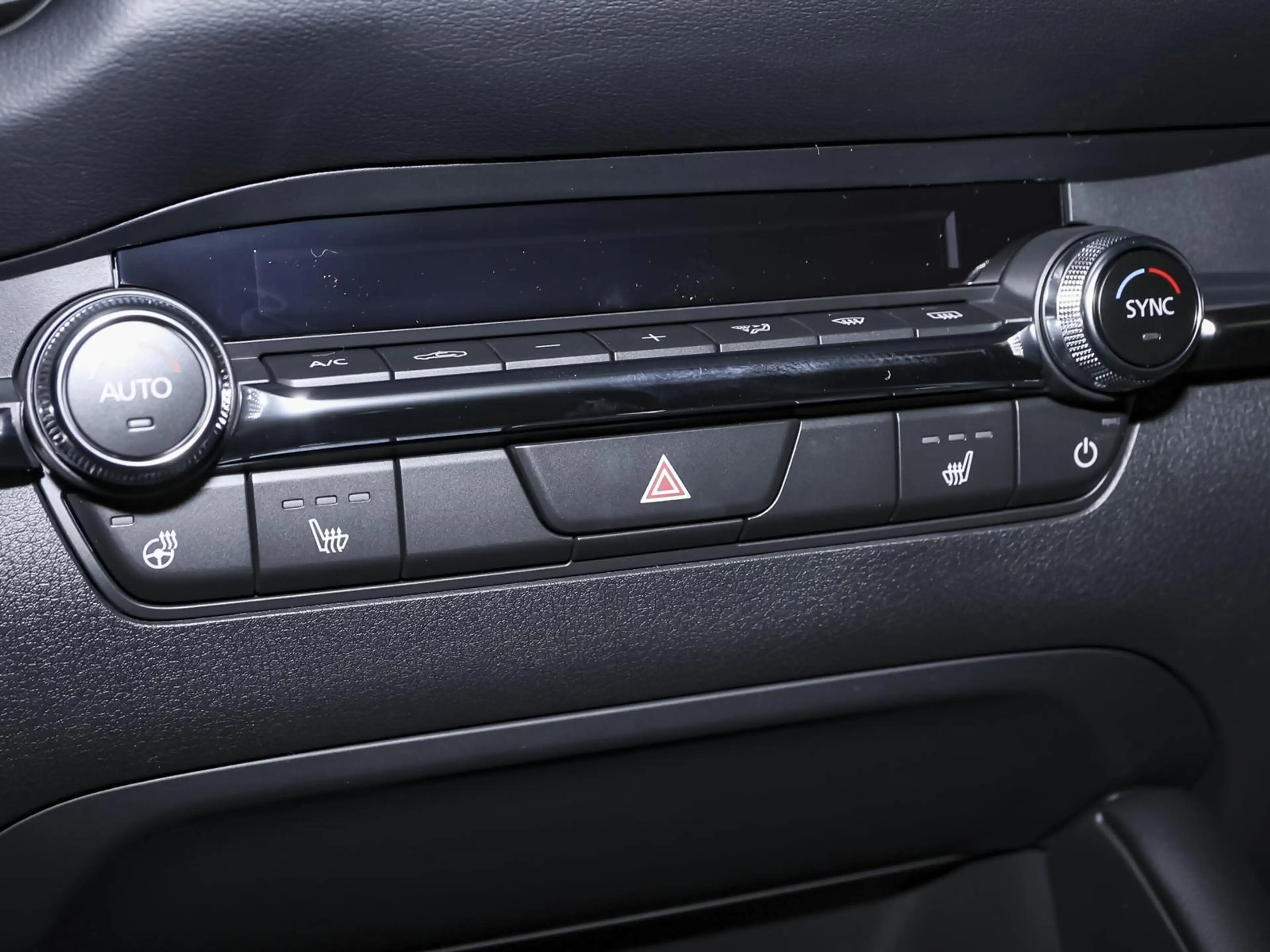 Mazda 3 2,5-Liter e-Skyactiv G 140 Exclusive-Line NAVI SHZ PDC — photo 12