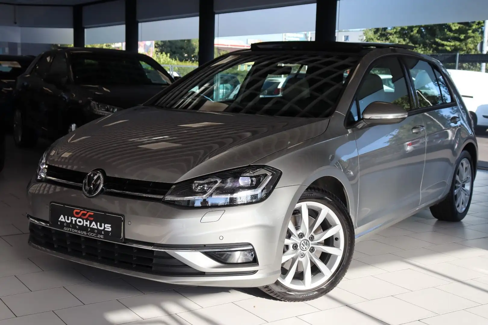 Volkswagen Golf VII Lim. Highline BMT/Start-Stopp 1 HAND Silber - 1